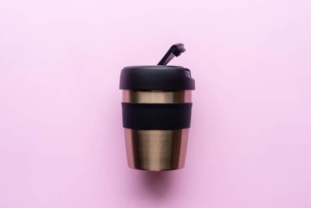 A reusable coffee cup (photo: Adobe)