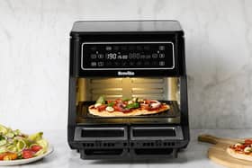 The Breville Halo Flexi offers a flexible 11-litre cooking space that can be split into two independent cooking zones