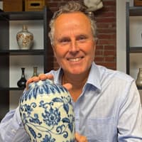 Antiques Roadshow expert brings his expertise to Banbury