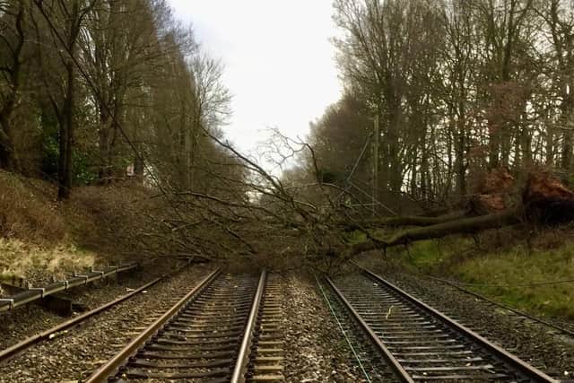 Rail passengers in Oxfordshire are being warned to check before you travel this weekend, with more severe weatherset to cause problems.