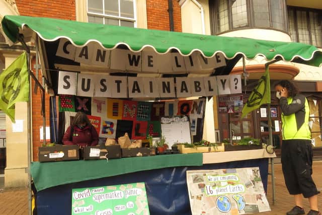 While one group ran a market stall, other members of Extinction Rebellion Banbury displayed signs, gave away plants and information and played music by the canal and Spiceball underpass. Photographs by Tila Rodriguez Past and Linda Newbery.