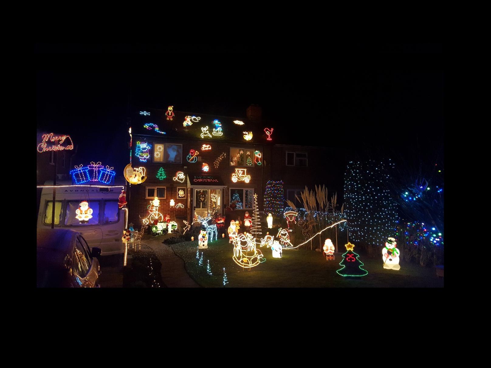 The Jackson family's Christmas lights in Banbury have become a festive ...