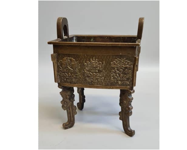 The bronze 19th century Chinese censer sold at the auction house in Banbury (Credit Hansons Auctioneers)