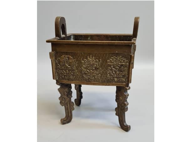 The bronze 19th century Chinese censer sold at the auction house in Banbury (Credit Hansons Auctioneers)