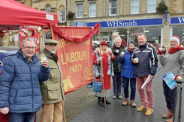 Chipping Norton Labour Party members kicked off Christmas with a stall raising money for the Chippy Larder appeal