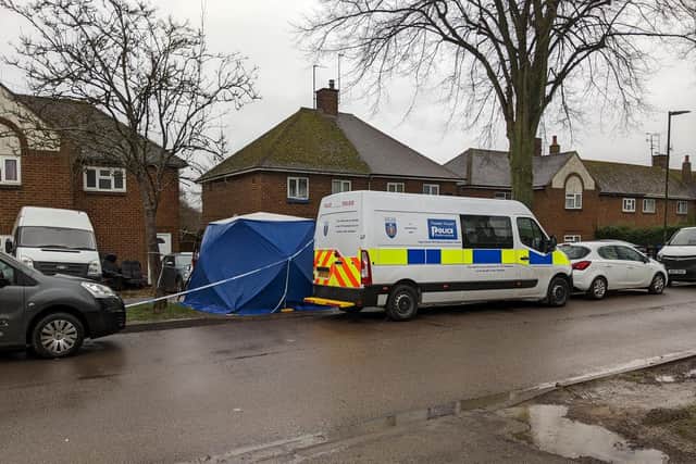 Thames Valley Police vehicles and an incident tent set up outside a home in Howard Road, Banbury (photo by Roseanne Edwards)
