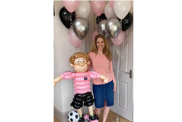 Banbury balloon artist Kerry Jay Binns of Come To My Party was asked by Victoria Beckham to make a mini version of David Beckham for his birthday. Kerry delivered the balloons to the Beckham's Banburyshire home over the weekend. (Image from Kerry Jay Binns)