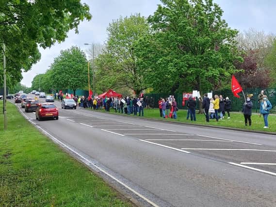 Supporters of the Banbury 300 lined Ruscote Avenue to show support while Saturday's one-day strike took place