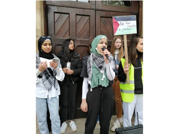 A peaceful protest for Palestine was held in the town centre of Banbury on Sunday May 23. (Image from Yasmin Kaduji)