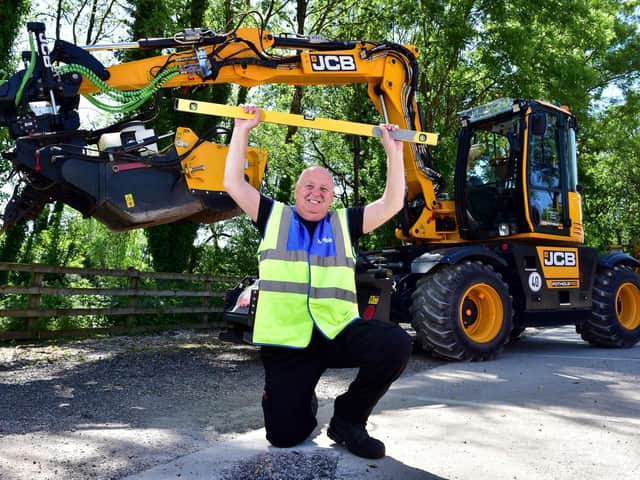Former Mayor of Brackley - Mark Morell - ‘Mr Pothole’ - the world’s best-known pothole campaigner – has hailed a brand new weapon designed to do battle with the national scourge. (Image from JCB)