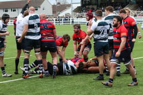 Nick Agbo scores the crucial late try which earned Banbury Bulls a bonus point in their loss at Havant and a shot a survival this weekend. Picture by Simon Grieve