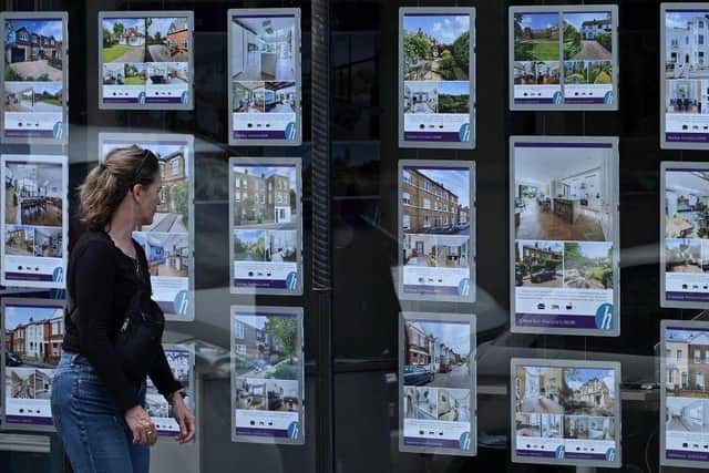 House sales in the Banbury area are taking over four months to reach completion, a property tool indicates