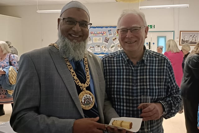 Banbury town mayor Cllr Fiaz Ahmed alongside Cherwell councillor Phil Chapman.