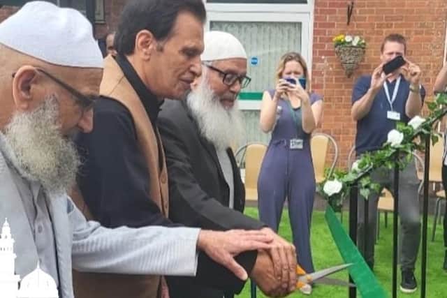 The Bayt'al'Hikmah (House of Wisdom) library has been unveiled at the Banbury Madni Mosque in Merton Street.