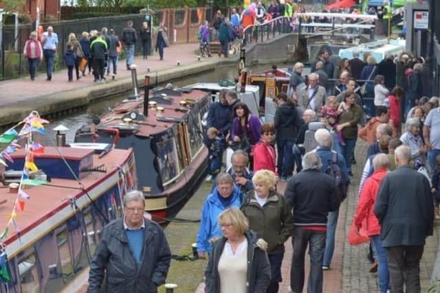 Banbury canal weekend attracts visitors from a wide area. This is the busy 2018 event