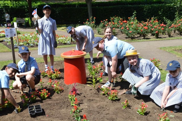 The pupils planted almost 3,000 flowers over two days.
