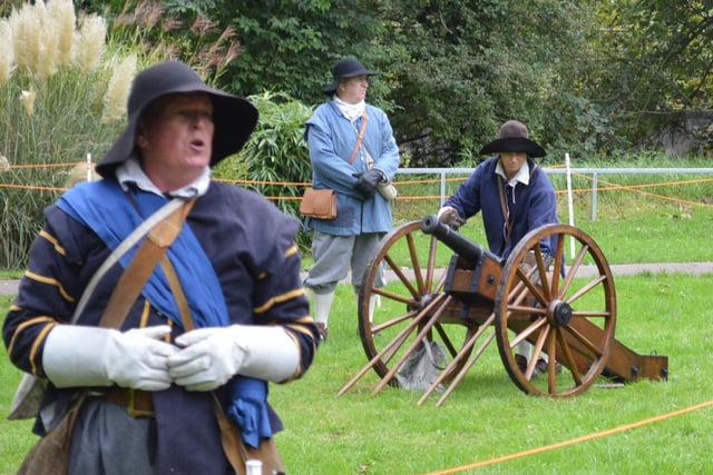 The Sealed Knot relived famous battles that took place near Banbury during the English Civil War.