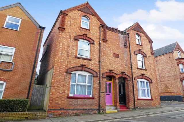 The large five bedroom property is a five minute walk from Banbury market place and a 15 minute walk from Banbury train station.