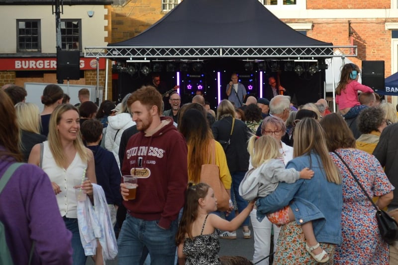 The evening was organised by Banbury Town Council in partnership with the Music Mix internet radio station.