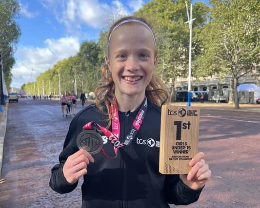 Banbury schoolgirl Isla McGowan won the TCS Under 15 girls mini London Marathon with a photo finish and time of 8.33 mins over the 2.6km course.