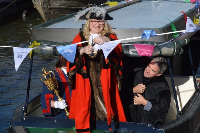 The festival started when town mayor Jayne Strangwood arrived by narrowboat and cut a ‘let’s go’ ribbon.