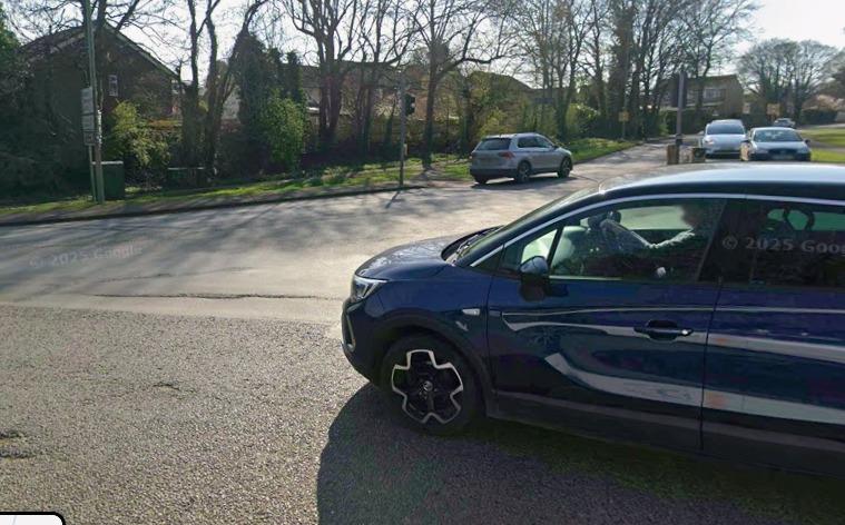 Man exposes himself to young teenagers in Banbury - police appeal