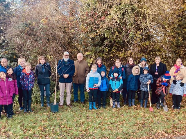 Pupils from St Leonards Primary School alongside the Park Ranger team, the Town Mayor Fiaz Ahmed, Cllr Martin Phillips, and Cllr Rebecca Biegel.