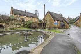 The charming cottage is situated in the very heart of Wroxton and right next to the popular village duck pond.