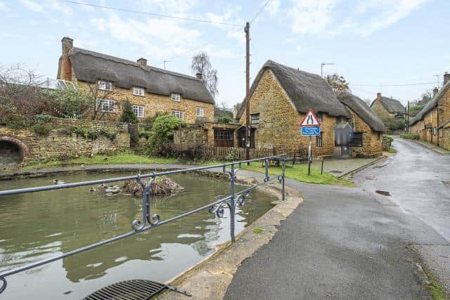 The charming cottage is situated in the very heart of Wroxton and right next to the popular village duck pond.