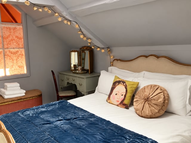 One of the regular bedrooms.