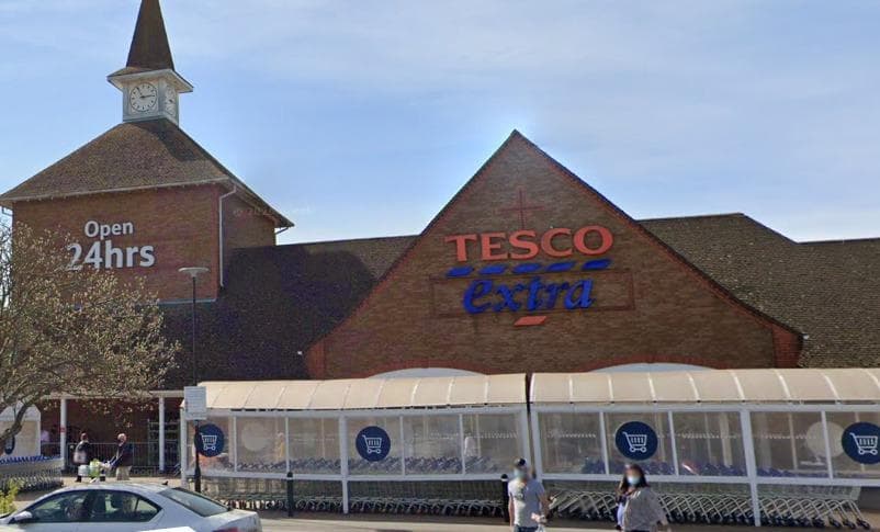 Banbury's Tesco stores could face 'empty shelves' as staff are balloted ...