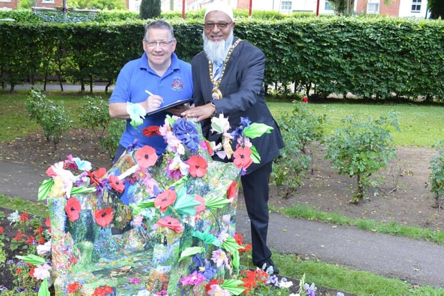 The competition for the best flower beds was judged by Banbury mayor Fiaz Ahmed and Paul Almond, the council’s director of environment.
.