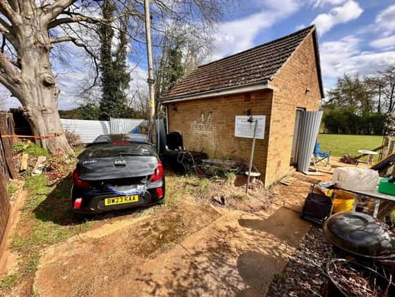 The property sits just four miles north west of Banbury.