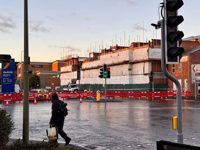 Cherwell Street has remained closed since Wednesday afternoon, when scaffolding partially collapsed at a building site, leaving two workers with serious injuries. (Credit: Jim Smith)