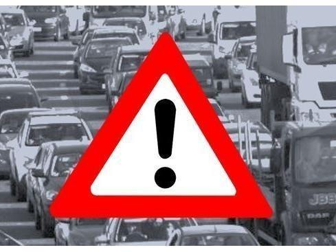 M40 Traffic Chaos Overturned Lorry Causes Major Delays Near Junction 10