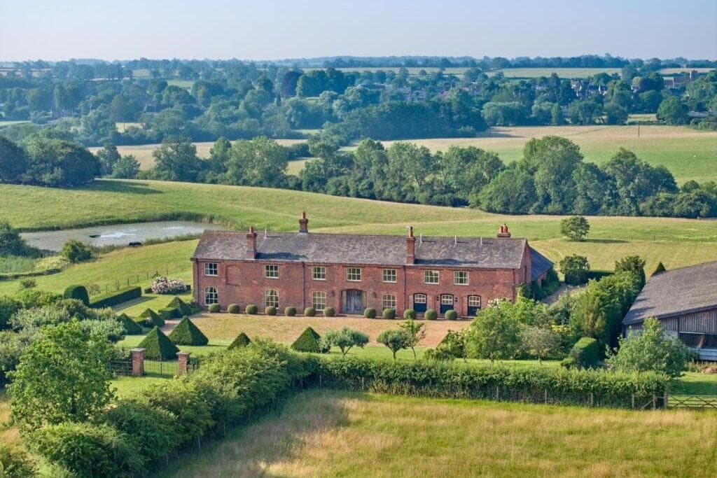 Property Focus: Look inside this six-bedroom farmhouse set in 235 acres of ...