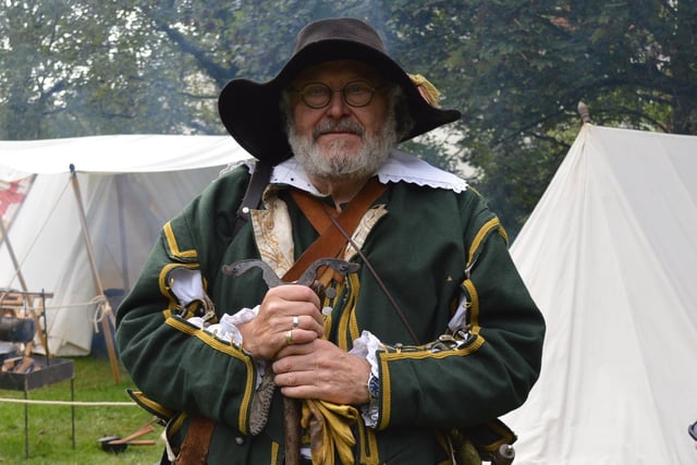 The UK's oldest re-enactment company the Sealed Knot UK) re-lived scenes from the English Civil War.