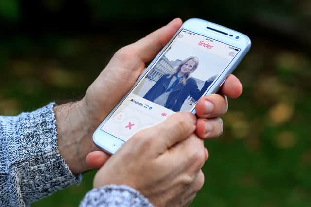 Men are getting fooled by the filter on Tinder (Photo: Shutterstock)