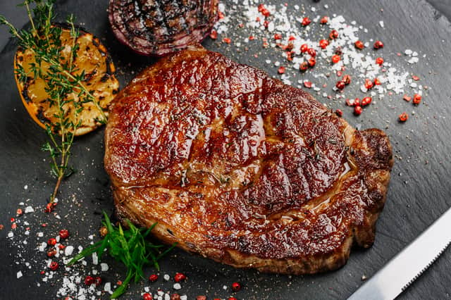 Is this huge steak perfect for your dad? (Photo: Shutterstock)