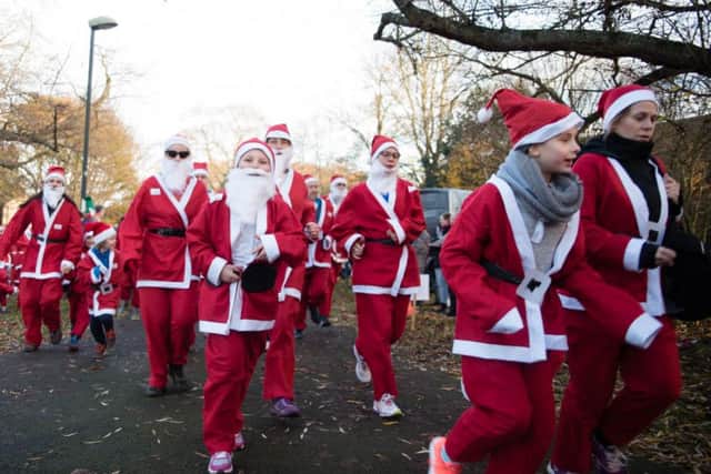 More than 250 people took part in the Santa Dash in People's Park, Banbury. Pictures by Neil Simmons, Modern Parlance Photography NNL-171128-123959001