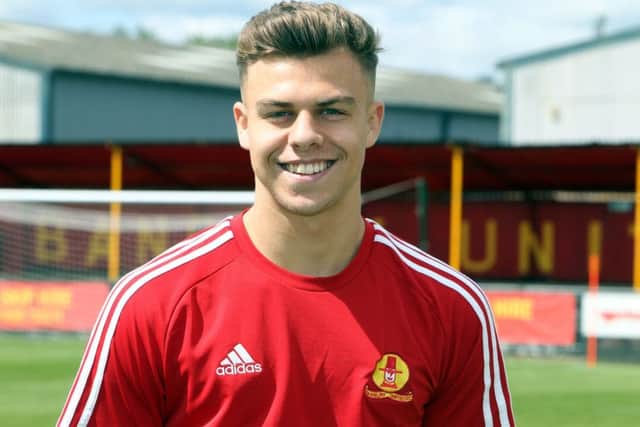 Charlie Hawtin has signed a contract with Banbury United
