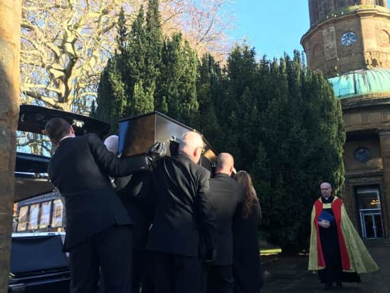 Sam Kyme's coffin is taken into St Mary's Church in Banbury for her funeral NNL-181001-120921001