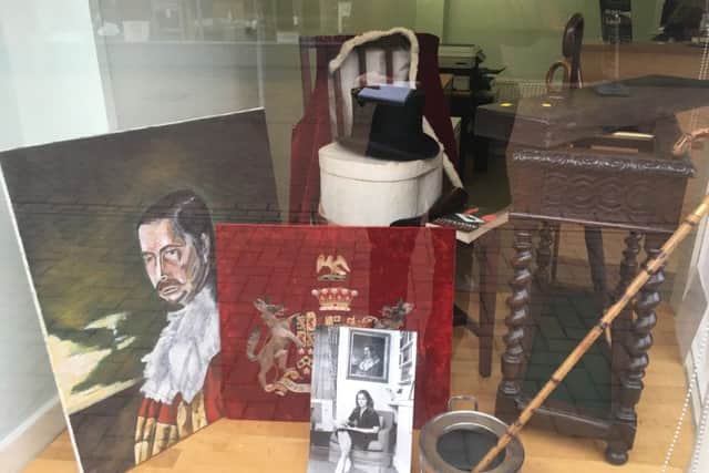 The collection of Lord Lucan possesions at Holloway's NNL-181101-135757001