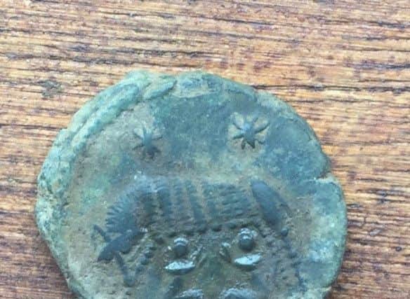 Villa coin bearing Romulus and Remus NNL-180821-095137001