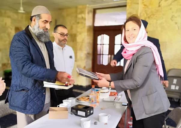 MP Victoria Prentis visits Banbury Mosque NNL-180928-160128001