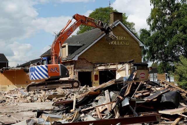 The Admiral Holland pub in Banbury being demolished. NNL-170205-154226009