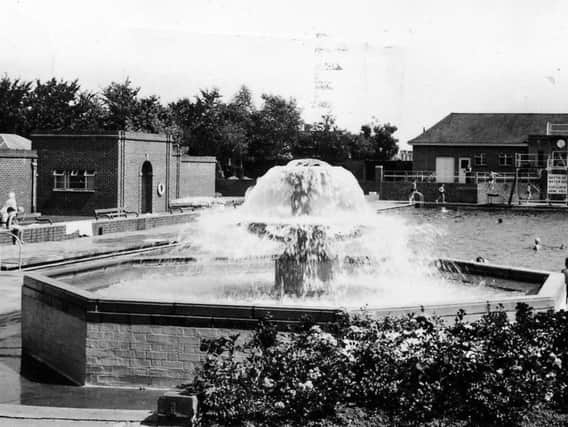 Banbury's outdoor pool circa 1955 (courtesy Joan Brown)