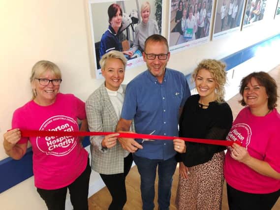 Dayle Kinchs daughters Leah Kinch and Danielle Grant with widower Steve Kinch, Sarah Vaccari and Gail Williams from Horton General Hospital Charity cutting the ribbon on the new photography exhibition. Photo courtesy of the charity