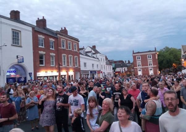 Standing room only at Banbury Music Mix in the Market Place NNL-180730-150013001