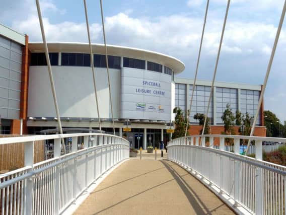 The footbridge between Spiceball Leisure Centre and the town centre is to close for 18 months.